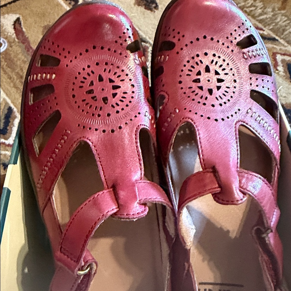Earth Red Leather Cutout Slingback Sandals